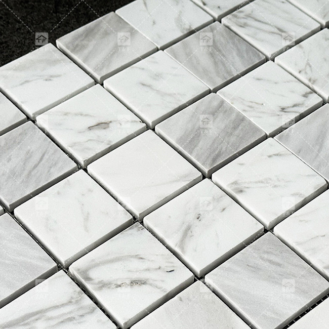 Klassische Carrara-Platten aus Naturmarmor aus Mosaik-Porzellan für Boden und Wand