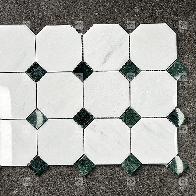 Klassische Carrara-Platten aus Naturmarmor aus Mosaik-Porzellan für Boden und Wand