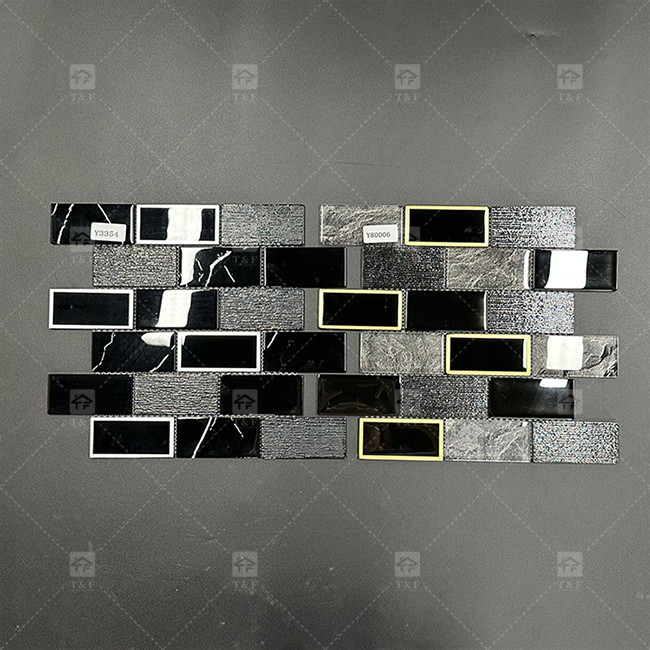 Lange Streifenform Schwarzes Glas Mosaikfliesen mit Metallgrenze Bad Wandmuster Dekor