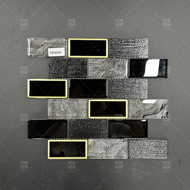 Lange Streifenform Schwarzes Glas Mosaikfliesen mit Metallgrenze Bad Wandmuster Dekor