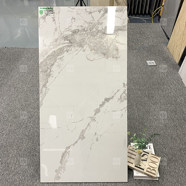 600x1200mm hohe glänzende Carrara weiße polierte verglaste Fliesen für Boden Marmor Porzellanfliesen