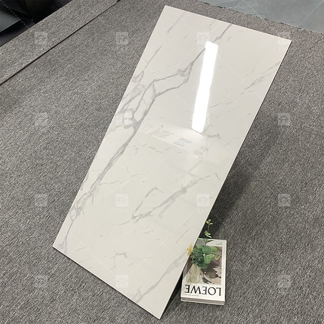 600x1200mm hohe glänzende Carrara weiße polierte verglaste Fliesen für Boden Marmor Porzellanfliesen